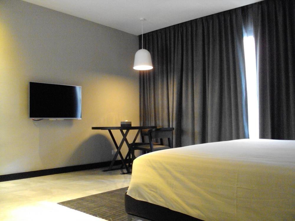 S Ratchada Leisure Hotel - Sha Plus Bangkok Eksteriør billede A room at the hotel