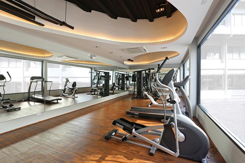 S Ratchada Leisure Hotel - Sha Plus Bangkok Eksteriør billede A gym in a hotel