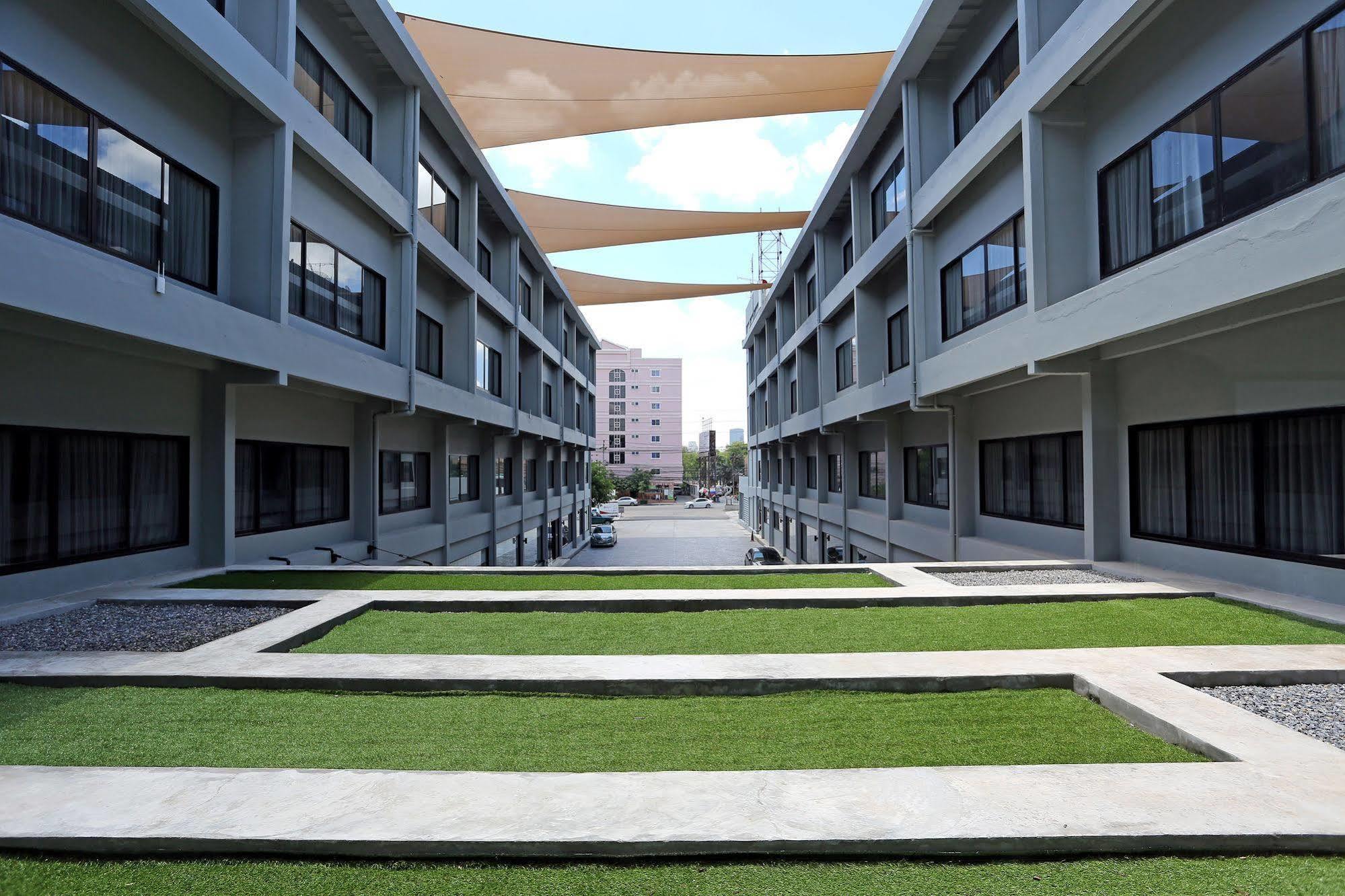 S Ratchada Leisure Hotel - Sha Plus Bangkok Eksteriør billede The University of the Sunshine Coast's Si-Chang Campus