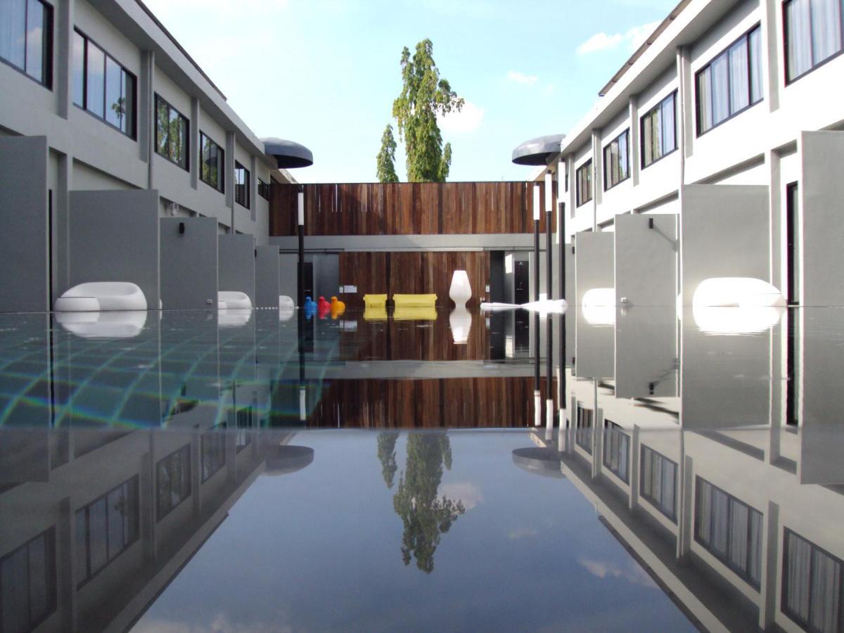S Ratchada Leisure Hotel - Sha Plus Bangkok Eksteriør billede The 2007–2008 building