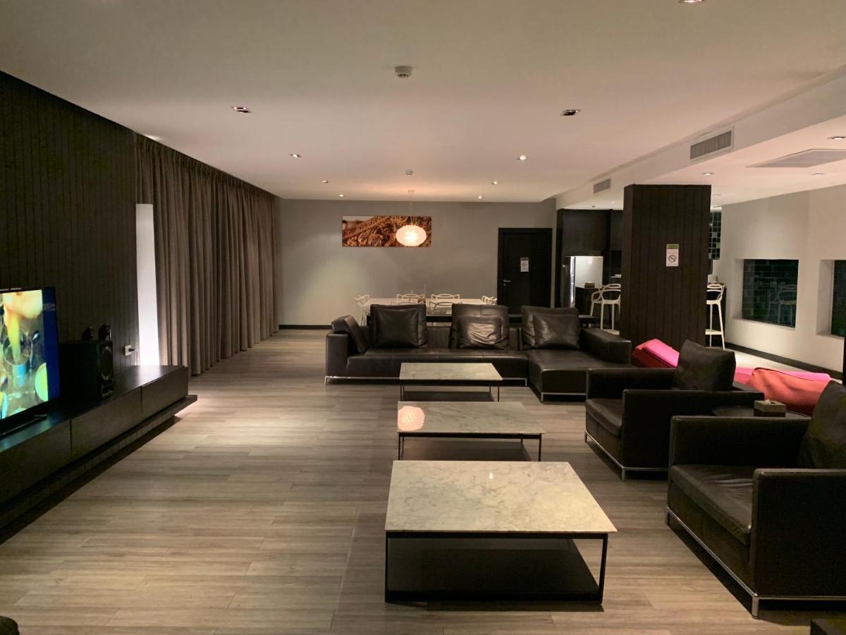 S Ratchada Leisure Hotel - Sha Plus Bangkok Eksteriør billede The Royal Wing Suites & Spa
