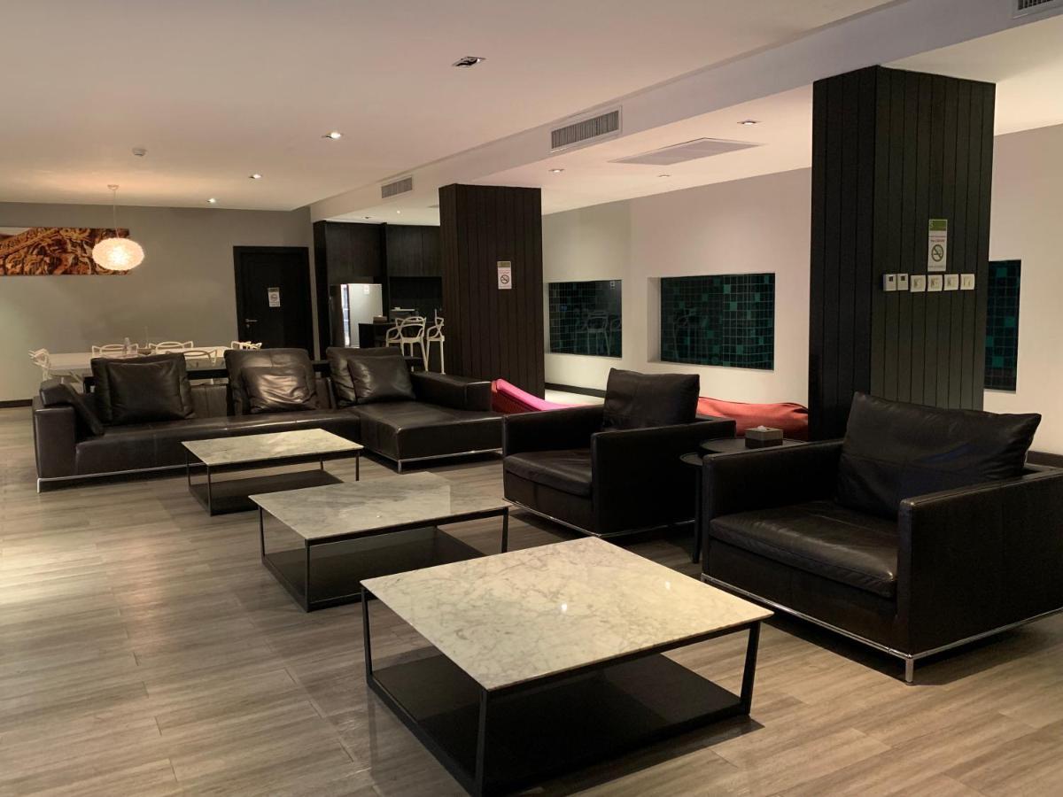 S Ratchada Leisure Hotel - Sha Plus Bangkok Eksteriør billede The lounge at KLIA